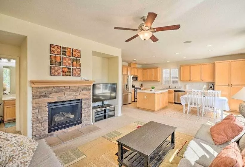 Elk Grove House W/ Grill ~ 3 Mi To Old Town!