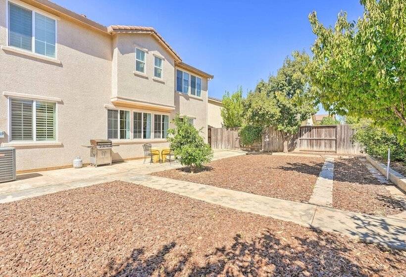 Elk Grove House W/ Grill ~ 3 Mi To Old Town!
