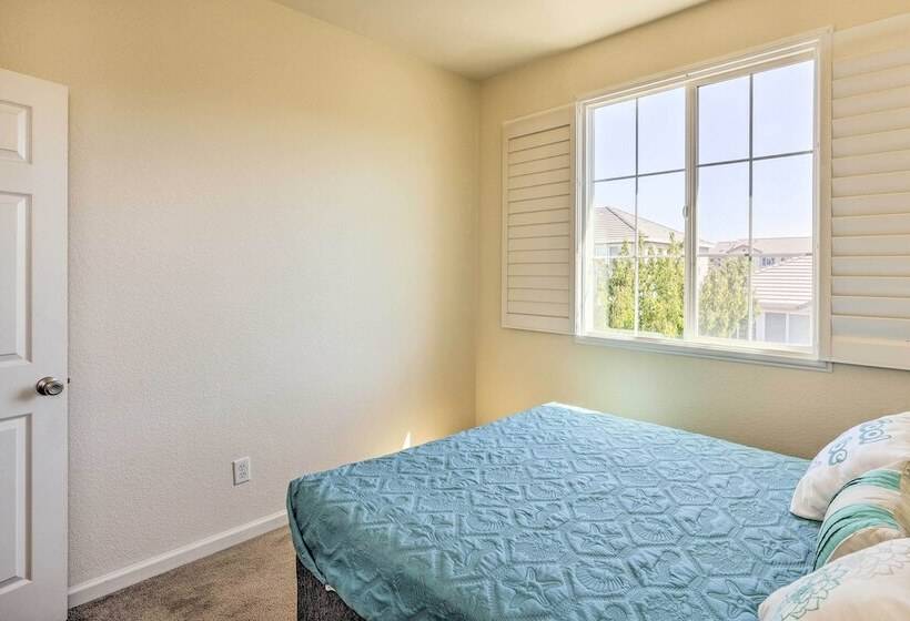 Elk Grove House W/ Grill ~ 3 Mi To Old Town!