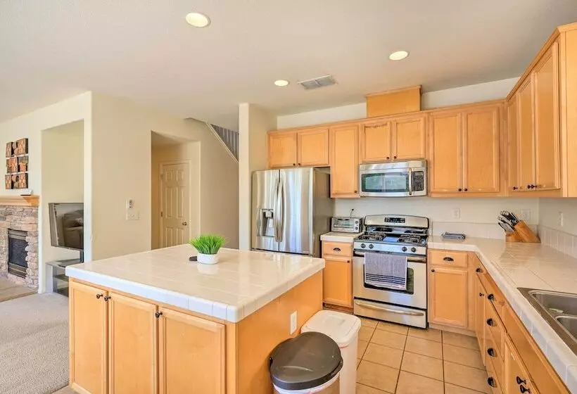 Elk Grove House W/ Grill ~ 3 Mi To Old Town!