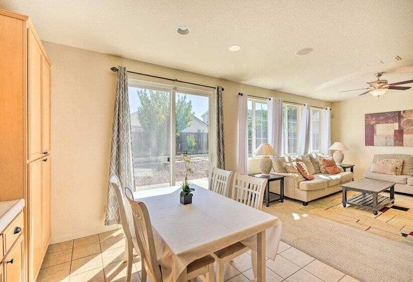 Elk Grove House W/ Grill ~ 3 Mi To Old Town!