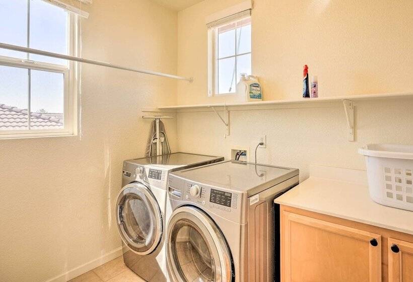 Elk Grove House W/ Grill ~ 3 Mi To Old Town!