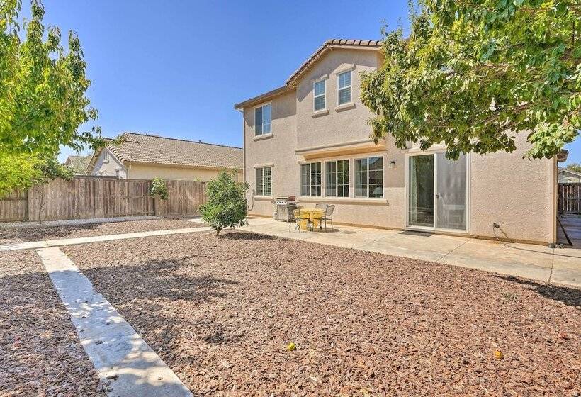 Elk Grove House W/ Grill ~ 3 Mi To Old Town!