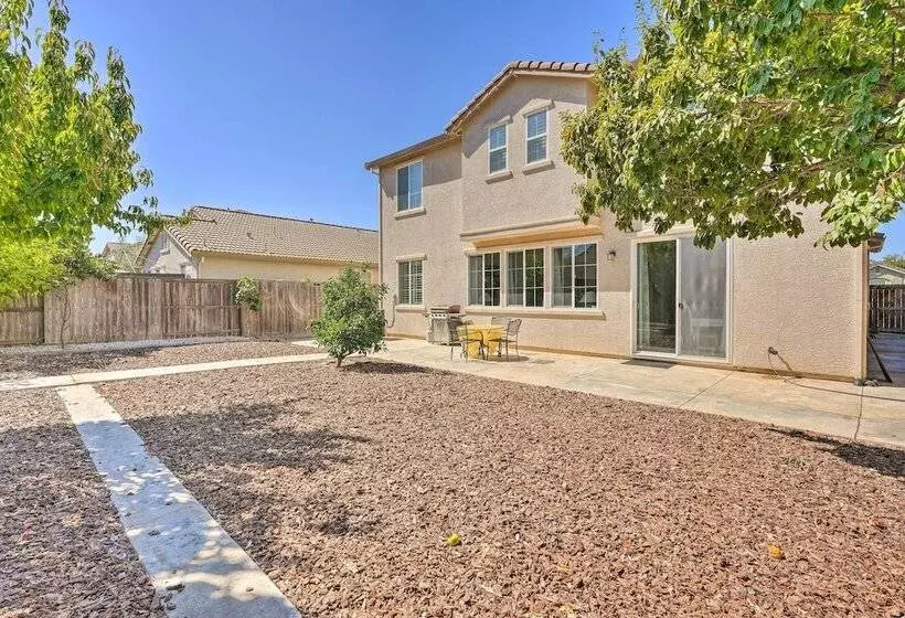 Elk Grove House W/ Grill ~ 3 Mi To Old Town!