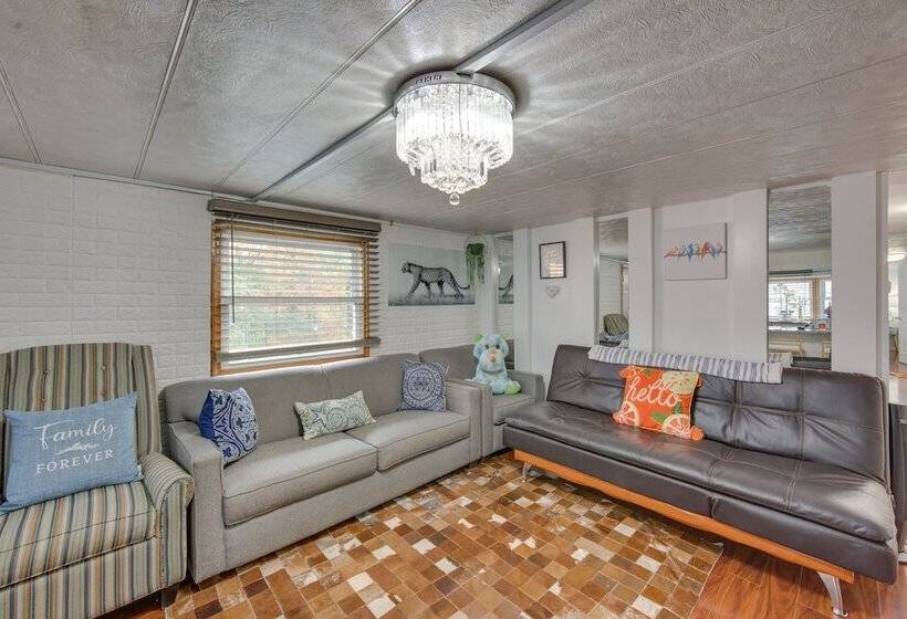 Family Home W/ Fire Pit   2 Mi To Hershey Park!