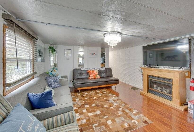 Family Home W/ Fire Pit   2 Mi To Hershey Park!