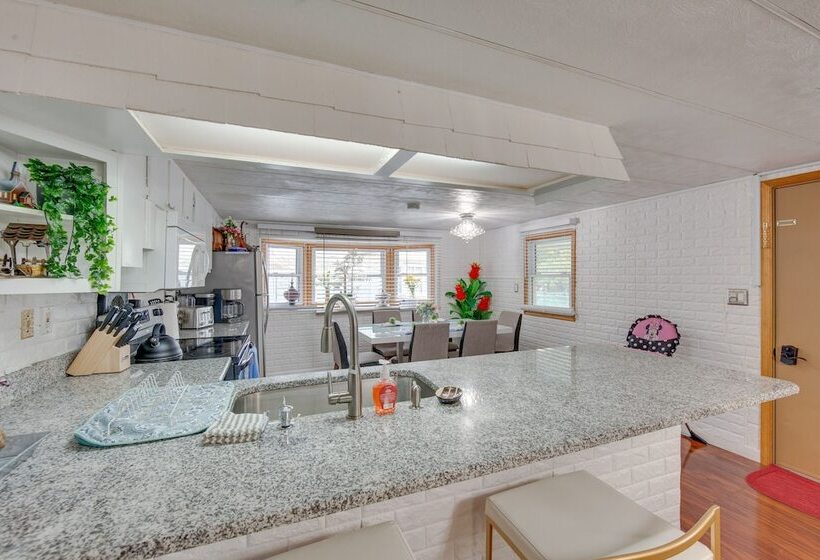 Family Home W/ Fire Pit   2 Mi To Hershey Park!