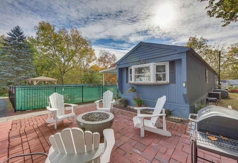 Family Home W/ Fire Pit   2 Mi To Hershey Park!