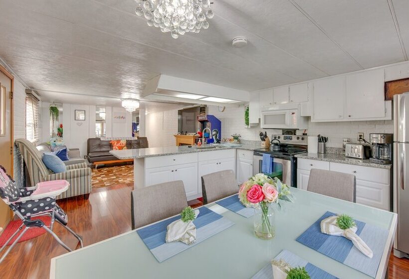 Family Home W/ Fire Pit   2 Mi To Hershey Park!