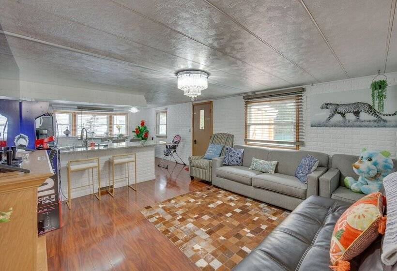 Family Home W/ Fire Pit   2 Mi To Hershey Park!