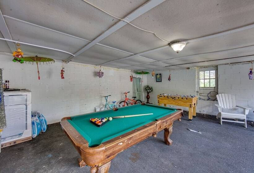 Family Home W/ Fire Pit   2 Mi To Hershey Park!