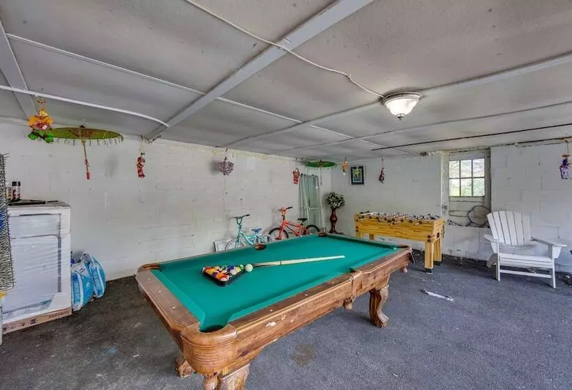 Family Home W/ Fire Pit   2 Mi To Hershey Park!