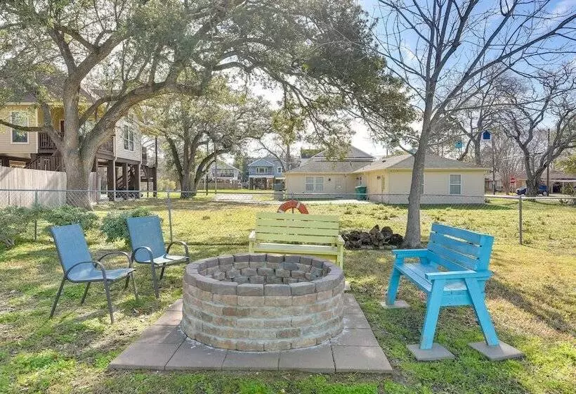 Galloping Seahorse Seabrook Home ~ 4 Mi To Nasa!