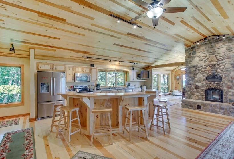 Idyllic Sturgeon Bay Cabin W/ Fire Pit + View