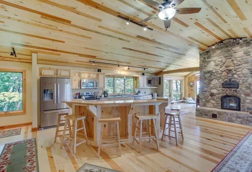 Idyllic Sturgeon Bay Cabin W/ Fire Pit + View