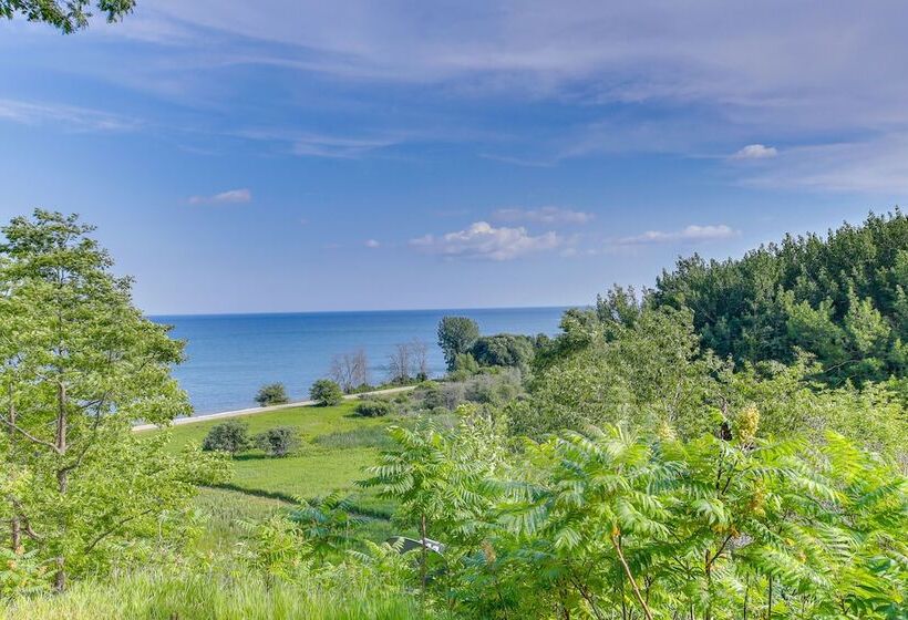 Idyllic Sturgeon Bay Cabin W/ Fire Pit + View