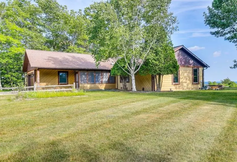 Idyllic Sturgeon Bay Cabin W/ Fire Pit + View