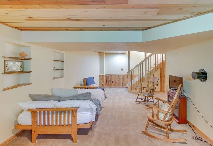 Idyllic Sturgeon Bay Cabin W/ Fire Pit + View