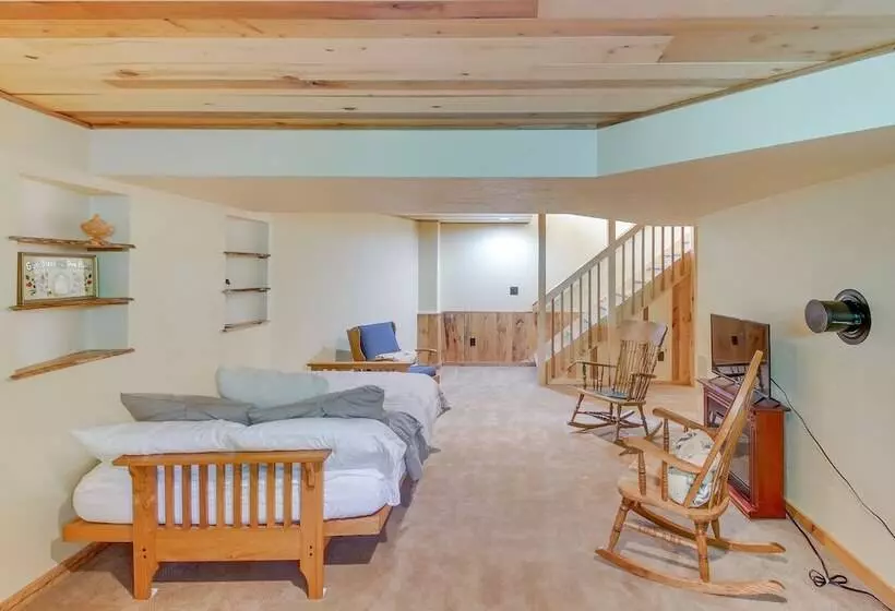 Idyllic Sturgeon Bay Cabin W/ Fire Pit + View