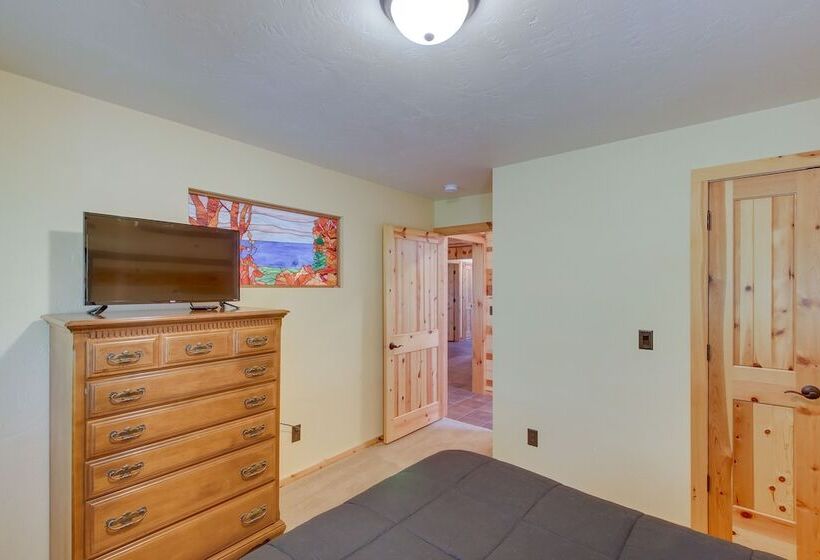 Idyllic Sturgeon Bay Cabin W/ Fire Pit + View