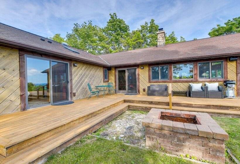 Idyllic Sturgeon Bay Cabin W/ Fire Pit + View