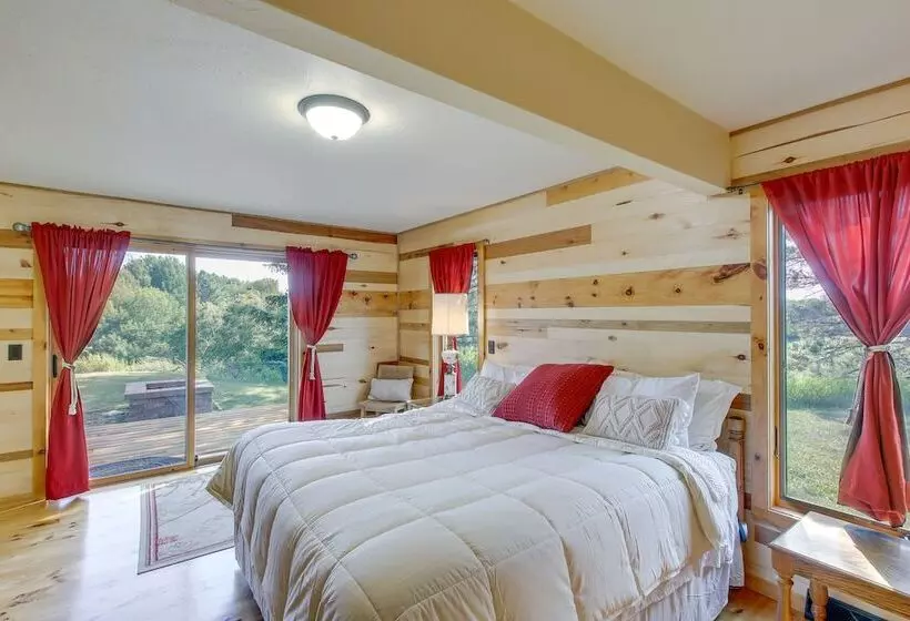 Idyllic Sturgeon Bay Cabin W/ Fire Pit + View