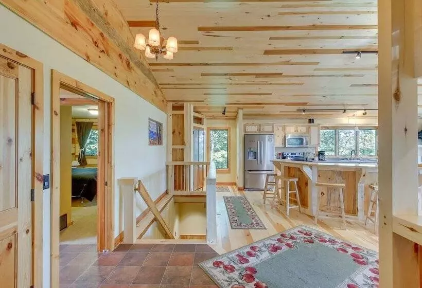 Idyllic Sturgeon Bay Cabin W/ Fire Pit + View