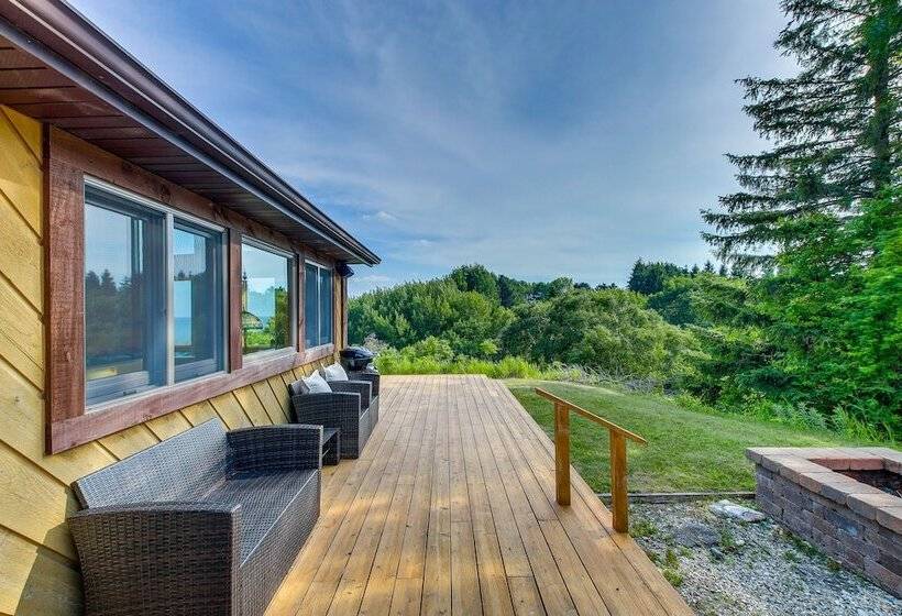 Idyllic Sturgeon Bay Cabin W/ Fire Pit + View