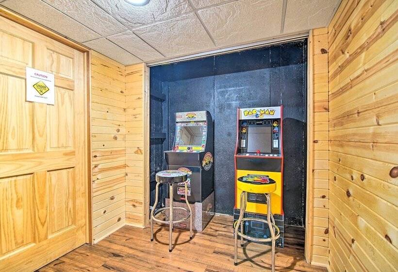 Lake Geneva Home With Grill < 2 Miles To Beach!