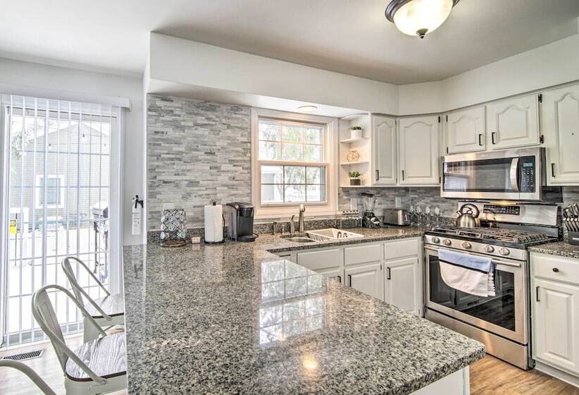 Lake Geneva Home With Grill < 2 Miles To Beach!