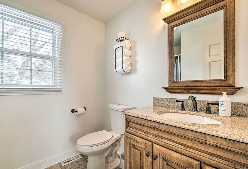 Lake Geneva Home With Grill < 2 Miles To Beach!