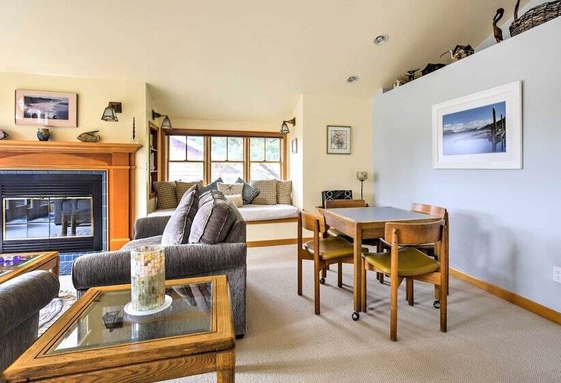 Large Manzanita House W/ 3 Balconies & Ocean Views