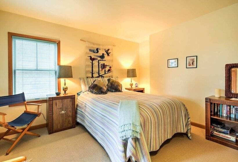 Large Manzanita House W/ 3 Balconies & Ocean Views