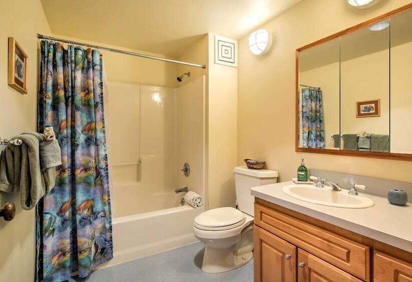 Large Manzanita House W/ 3 Balconies & Ocean Views