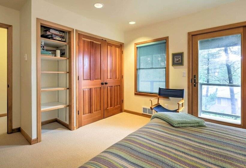 Large Manzanita House W/ 3 Balconies & Ocean Views