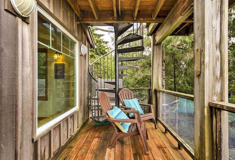 Large Manzanita House W/ 3 Balconies & Ocean Views