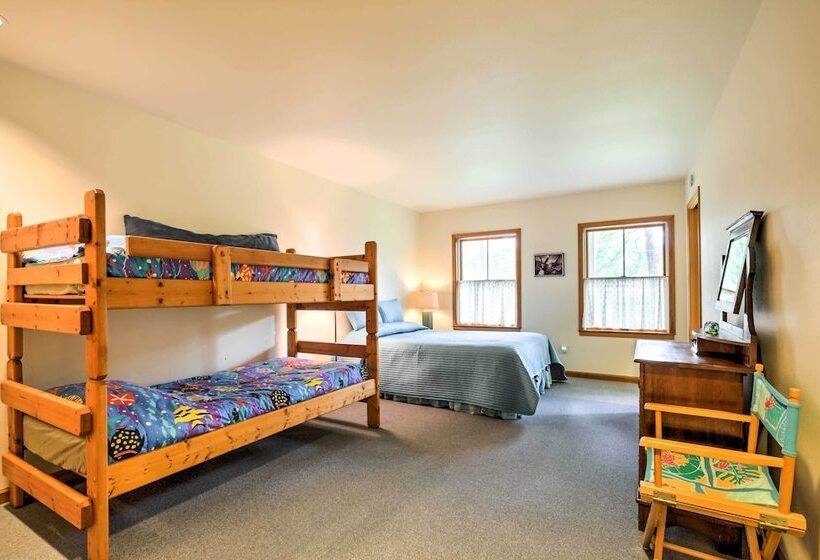 Large Manzanita House W/ 3 Balconies & Ocean Views