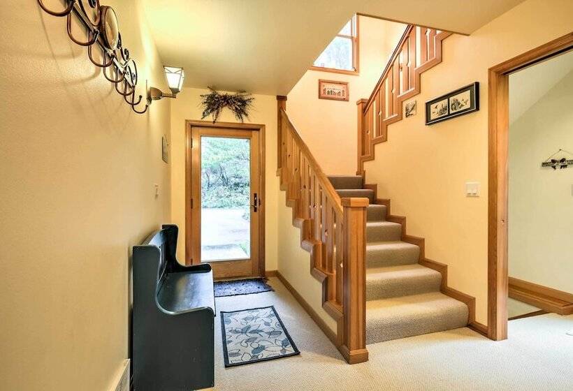 Large Manzanita House W/ 3 Balconies & Ocean Views