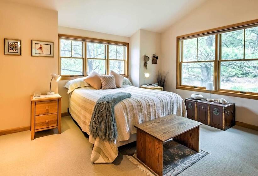 Large Manzanita House W/ 3 Balconies & Ocean Views