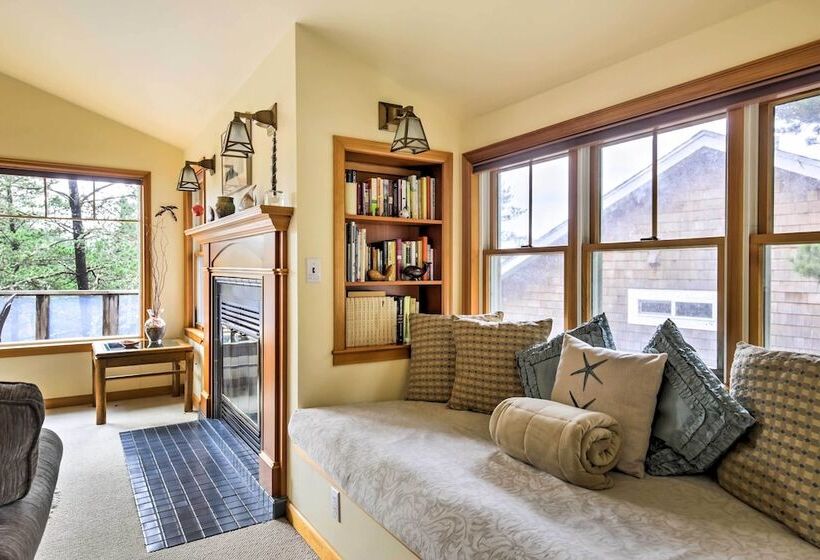 Large Manzanita House W/ 3 Balconies & Ocean Views