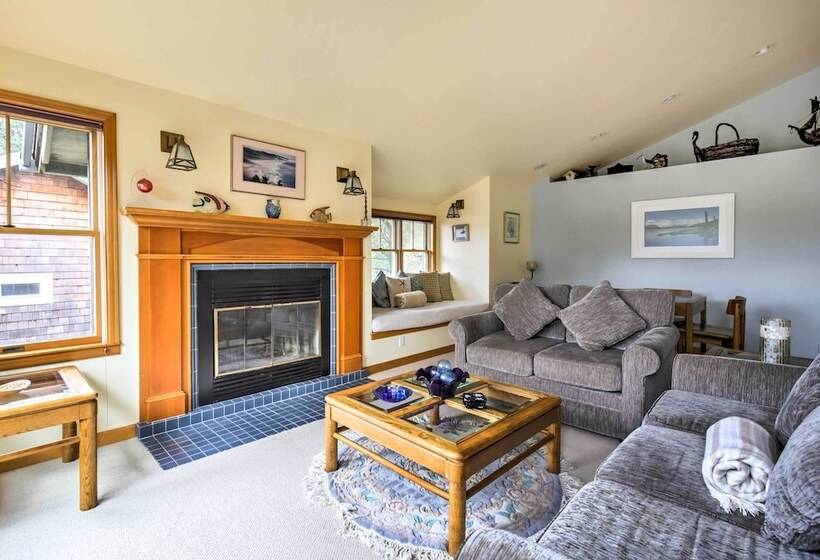 Large Manzanita House W/ 3 Balconies & Ocean Views