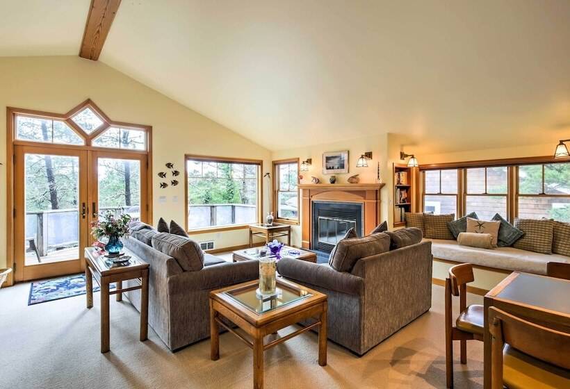 Large Manzanita House W/ 3 Balconies & Ocean Views