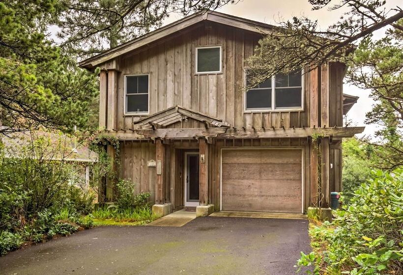 Large Manzanita House W/ 3 Balconies & Ocean Views