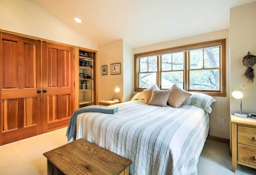 Large Manzanita House W/ 3 Balconies & Ocean Views