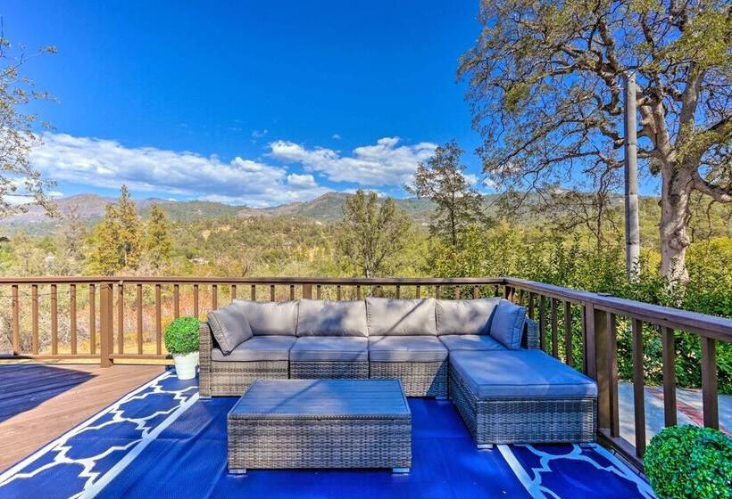 Lovely Oakhurst Cabin W/ Deck & Mtn Views!