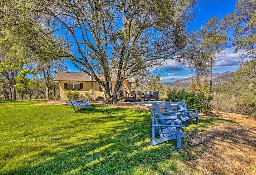 Lovely Oakhurst Cabin W/ Deck & Mtn Views!