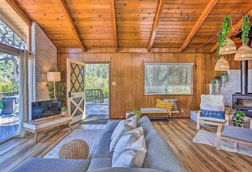 Lovely Oakhurst Cabin W/ Deck & Mtn Views!