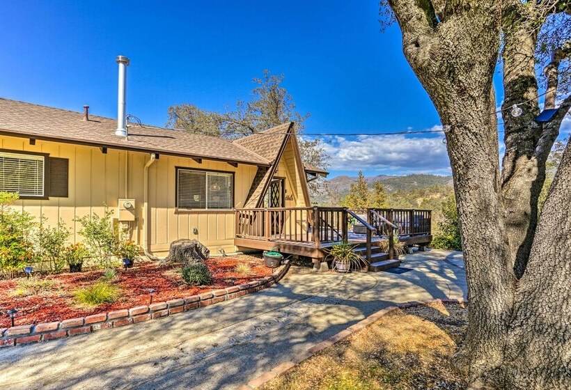 Lovely Oakhurst Cabin W/ Deck & Mtn Views!