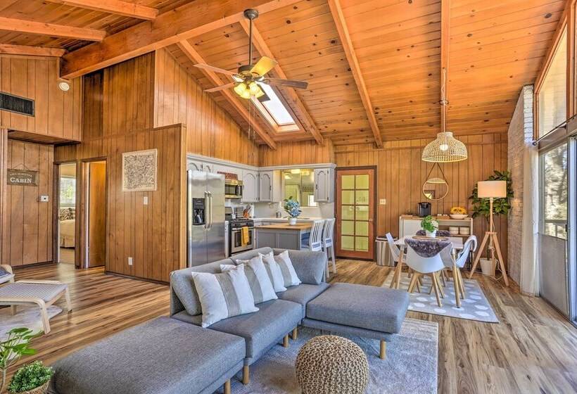 Lovely Oakhurst Cabin W/ Deck & Mtn Views!