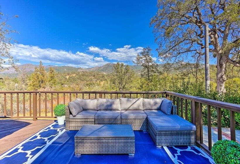 Lovely Oakhurst Cabin W/ Deck & Mtn Views!